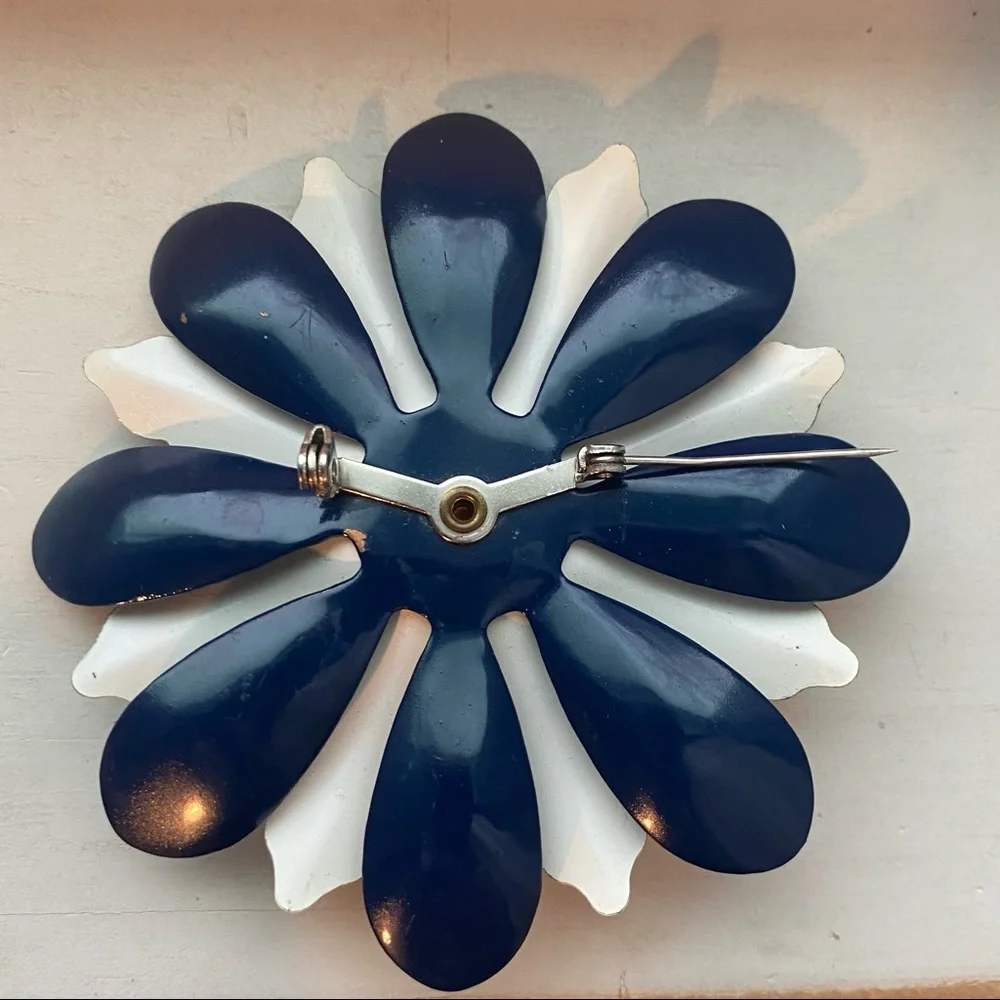 Vintage Americana floral pin - Picture 7 of 8